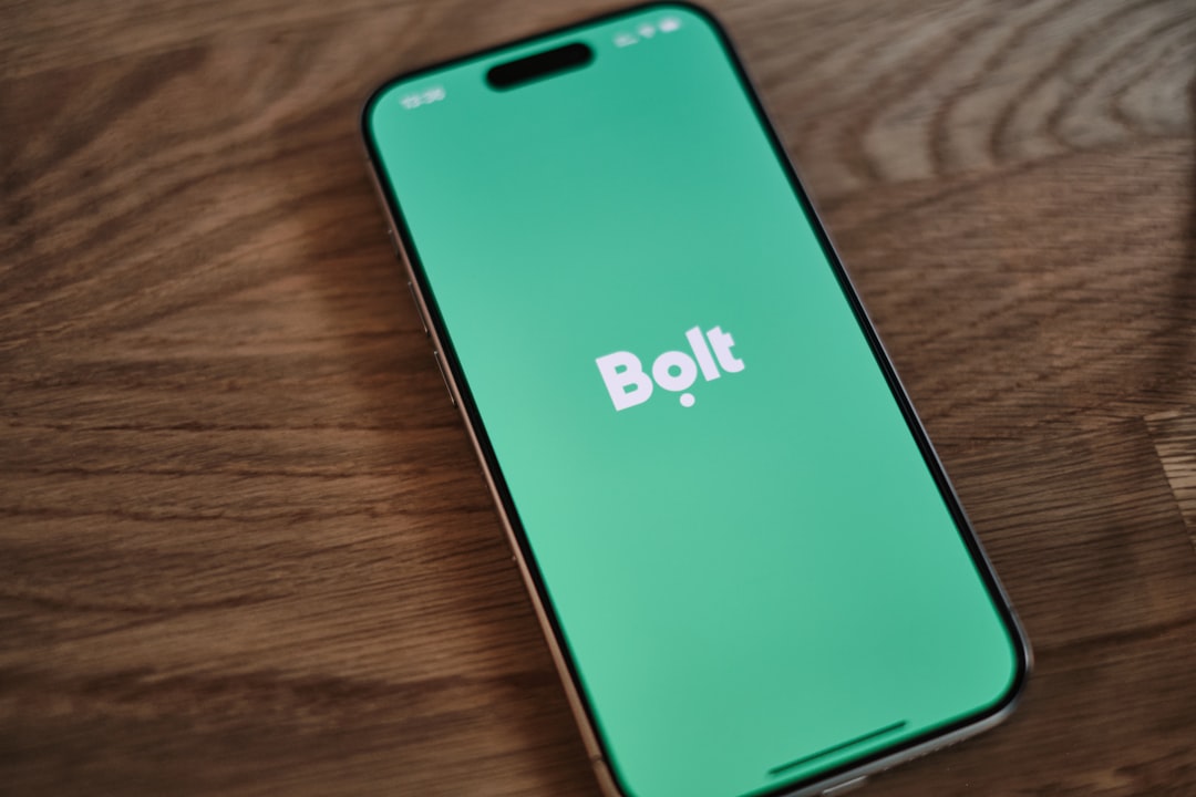 在 Bolt.new 对话框中点击 enhance 图标优化 prompt 的界面-3